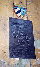 tarja conmemorativa de la muerte de Casal (fachada de Prado 111)