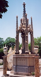 panten de la familia Rosell-Sauri donde fue sepultado Casal (Cementerio de Coln)
