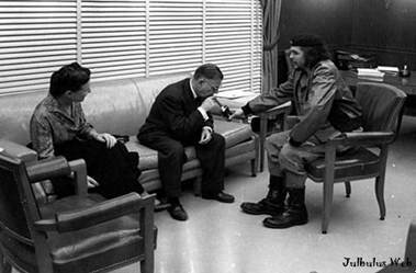 Jean Paul Sartre y Simone de Beauvoir con el Che Guevara