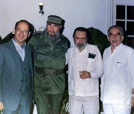 Fidel Castro junto a Miguel Barnet, Eliseo Diego y Gabriel G. Márquez