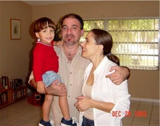 Germán Guerra, su esposa Karina y su hijo Alejandro
