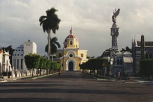 Necrpolis de Coln: Avenida Principal