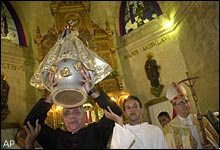 procesion en la Catedral de la Habana